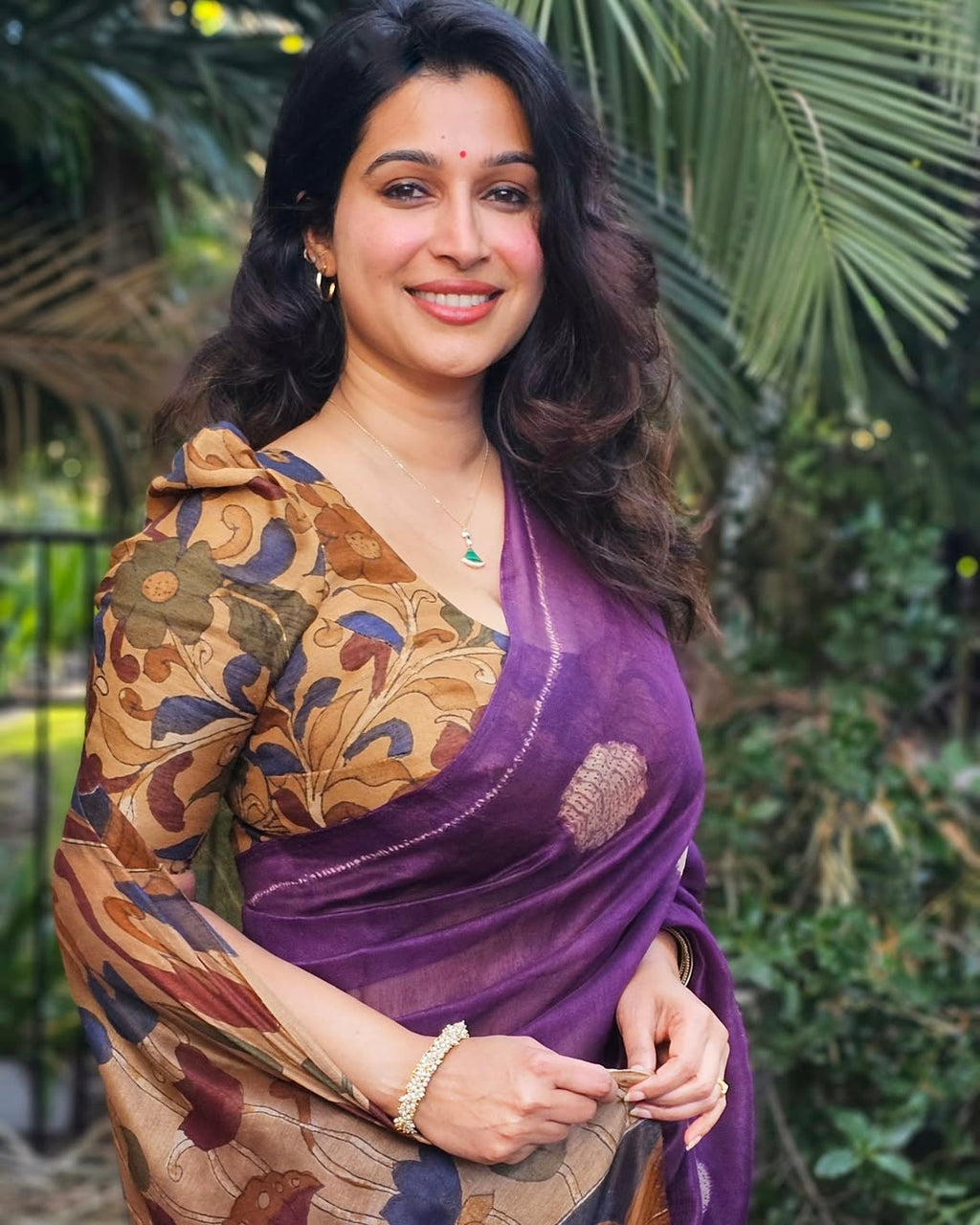 Premium Linen Kalamkari and Shibori Fusion Saree with Fancy Tassels (Purple Linen Saree)