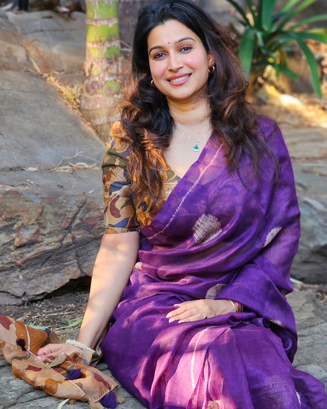 Premium Linen Kalamkari and Shibori Fusion Saree with Fancy Tassels (Purple Linen Saree)