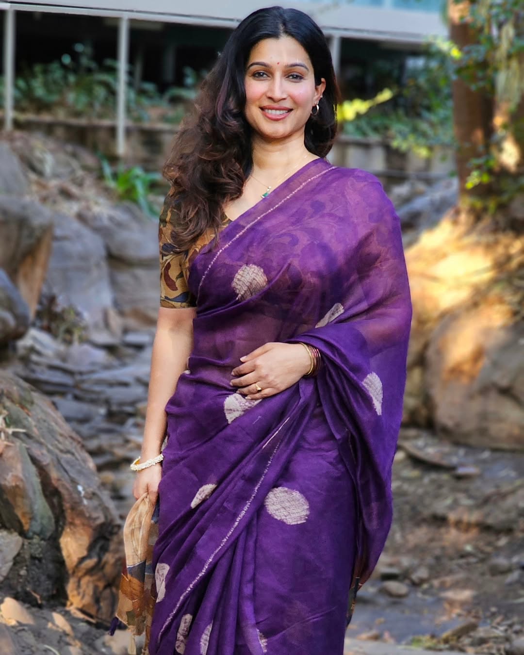 Premium Linen Kalamkari and Shibori Fusion Saree with Fancy Tassels (Purple Linen Saree)